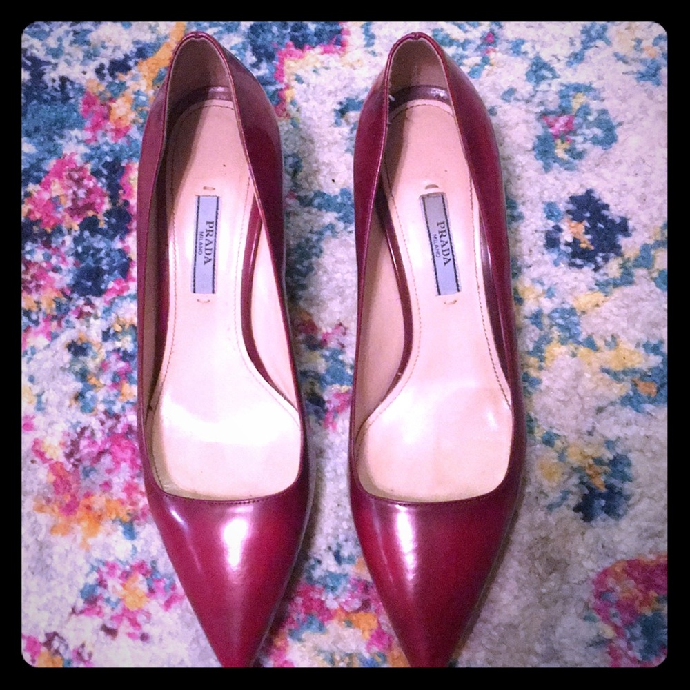 Prada red ombré kitten heels 38.5